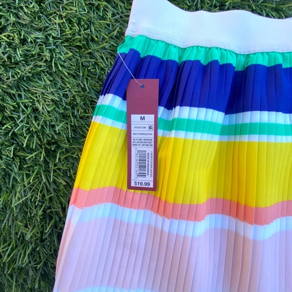 NWT-Sz-M-Merona multi-colored pleated skirt - Picture 3 of 5